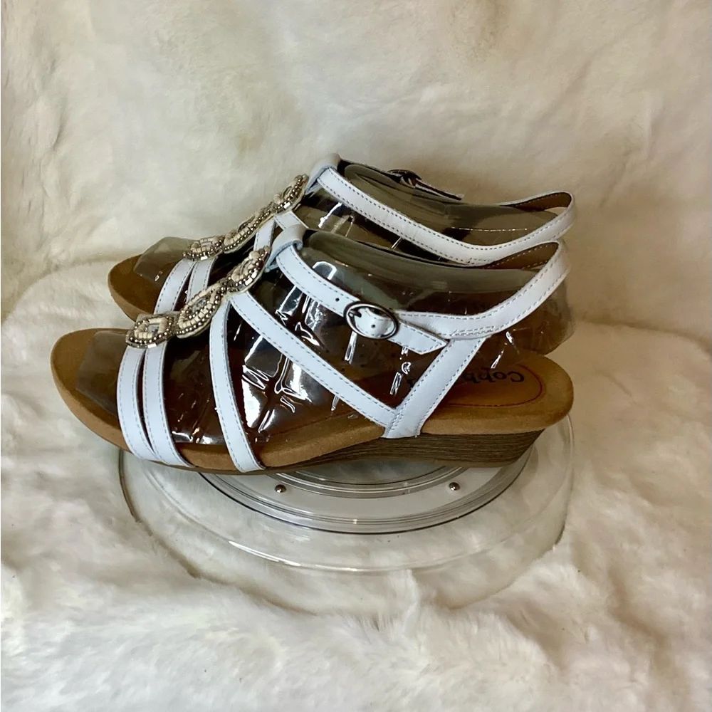 NIB NEW Cobb Hill HANNAH-CH White Bead/Rhinestone T-Strap Leather Sandal CCK02WT